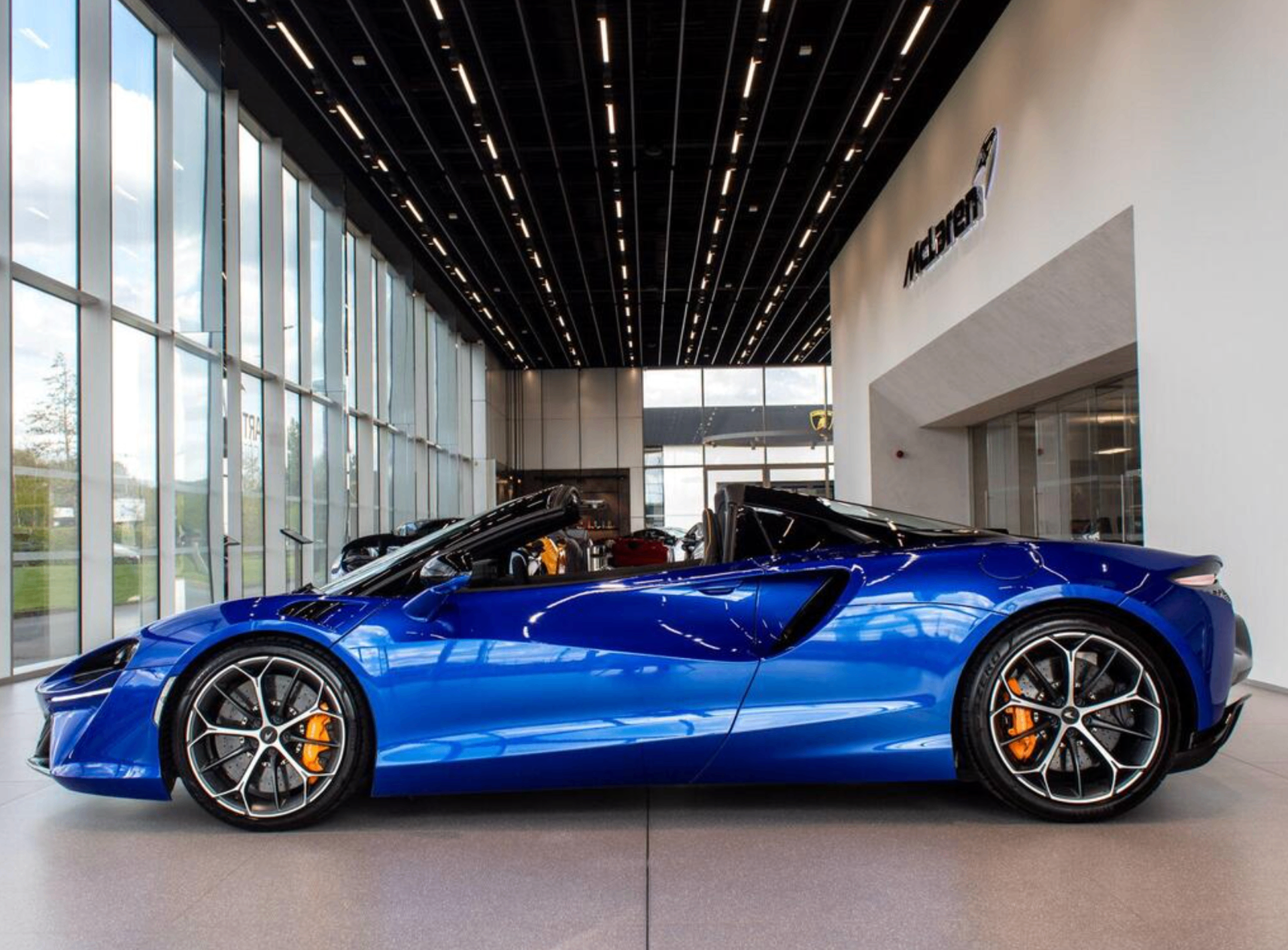 McLaren Artura Spider